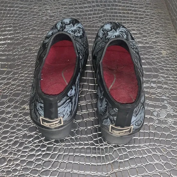 DANSKO RICHELLE CLOG FLORAL SIZE 39 US 8.5/9 WATERPROOF RAIN GARDEN CLOGS SHOES