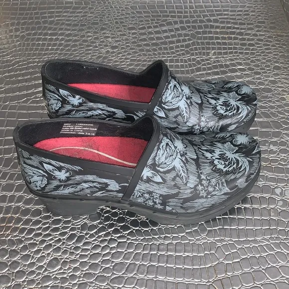 DANSKO RICHELLE CLOG FLORAL SIZE 39 US 8.5/9 WATERPROOF RAIN GARDEN CLOGS SHOES