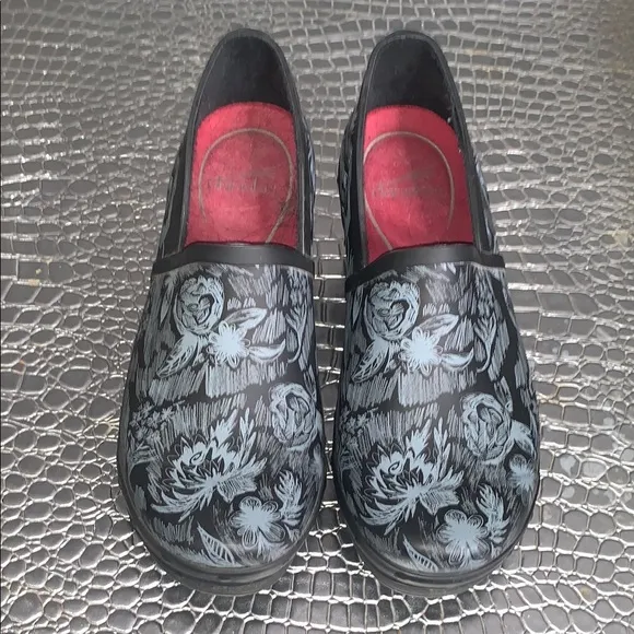 DANSKO RICHELLE CLOG FLORAL SIZE 39 US 8.5/9 WATERPROOF RAIN GARDEN CLOGS SHOES