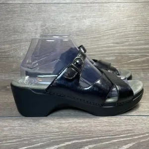 Dansko Sela Women’s Sz 9.5-10/EU 40 Crinkle Black Patent Leather Buckle Clogs