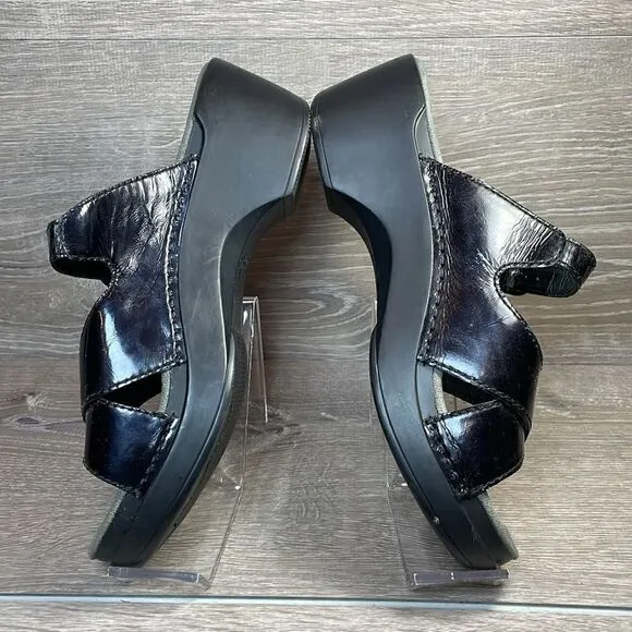 Dansko Sela Women’s Sz 9.5-10/EU 40 Crinkle Black Patent Leather Buckle Clogs