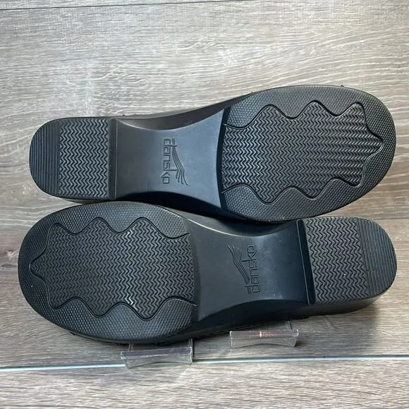 Dansko Sela Women’s Sz 9.5-10/EU 40 Crinkle Black Patent Leather Buckle Clogs