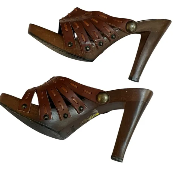 Dolce &amp; Gabbana size 10 Brown Leather open toe slides / mules