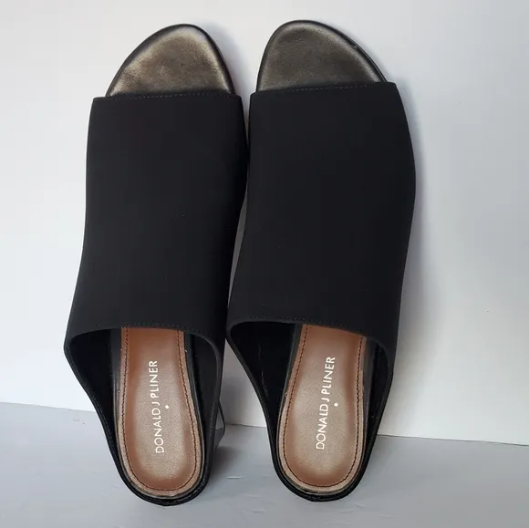 Donald J. Pliner Ellis Open Toe‎ Block Heel Mules.