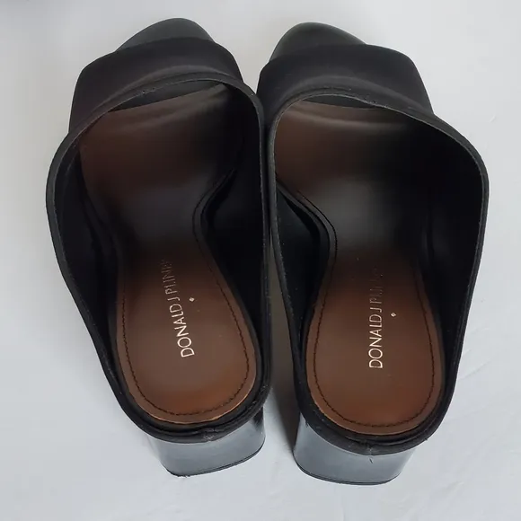 Donald J. Pliner Ellis Open Toe‎ Block Heel Mules.