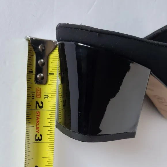 Donald J. Pliner Ellis Open Toe‎ Block Heel Mules.
