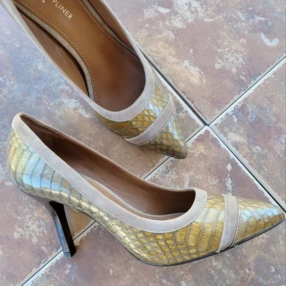 Donald J. Pliner Heels 10 Reptile Suede pumps Pointed Toe Snakeskin