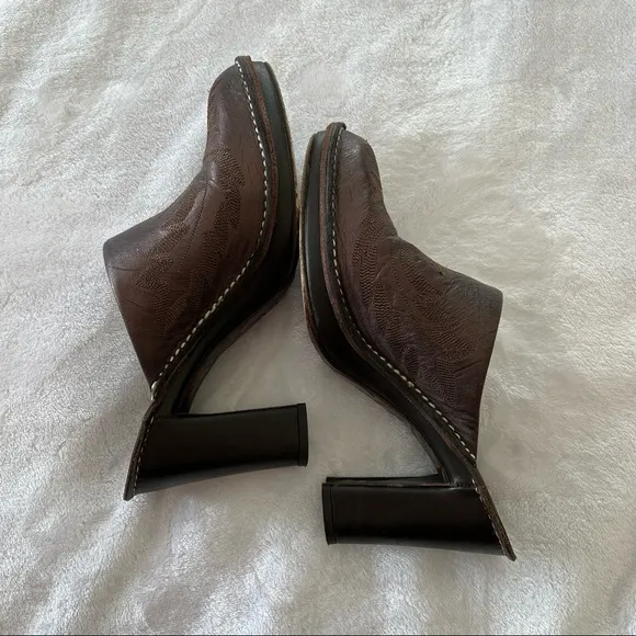Donald J. Pliner Leather Bozza Slip On Mules Western Embroidered