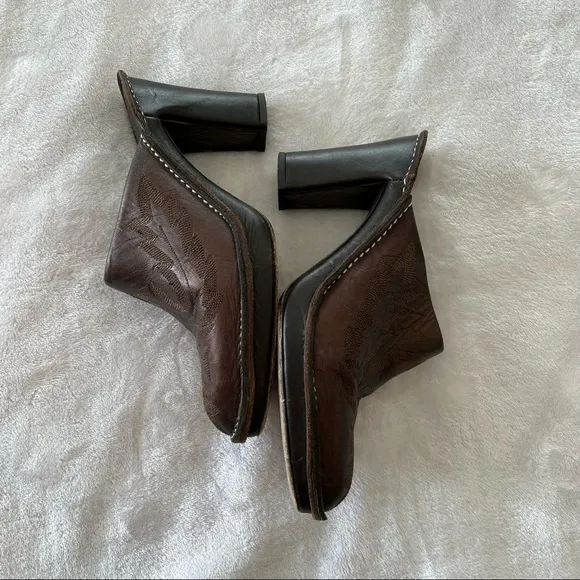 Donald J. Pliner Leather Bozza Slip On Mules Western Embroidered
