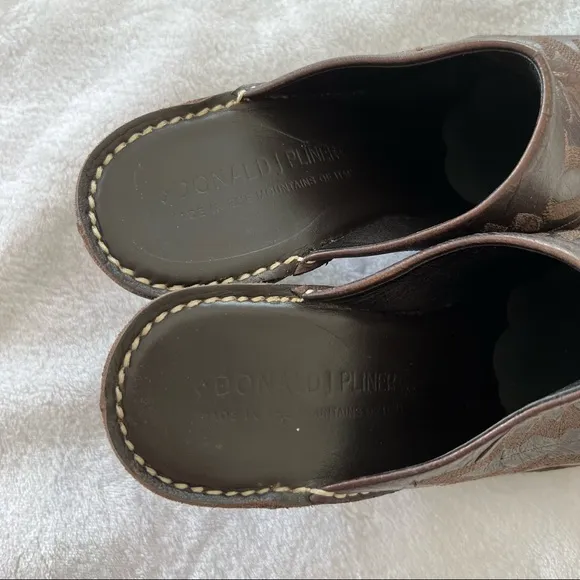 Donald J. Pliner Leather Bozza Slip On Mules Western Embroidered
