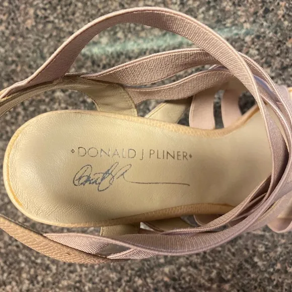 “DONALD J. PLINER” Maddie Strappy Heels