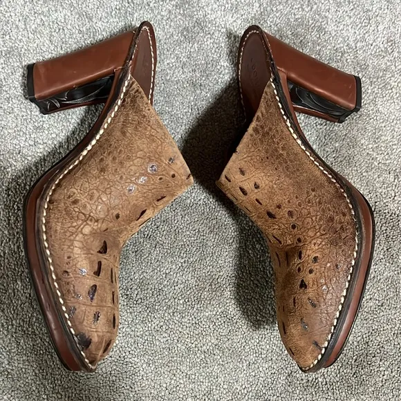 Donald J. Pliner Suede Mules Heels Slip On Brown size 9