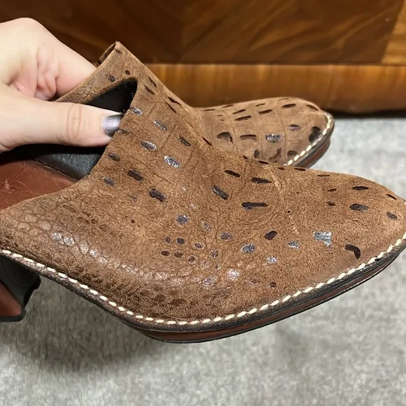 Donald J. Pliner Suede Mules Heels Slip On Brown size 9
