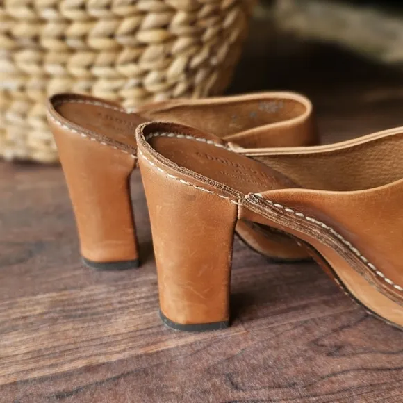 Donald J Pliner Tan Leather Mules