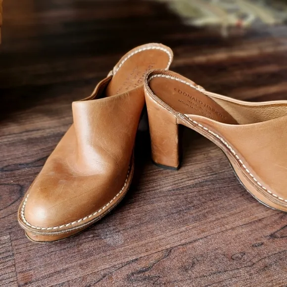 Donald J Pliner Tan Leather Mules