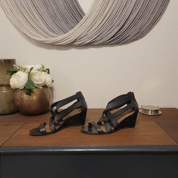 Donald Pliner Jemi Strappy Wedge Heels  Sz 9.5