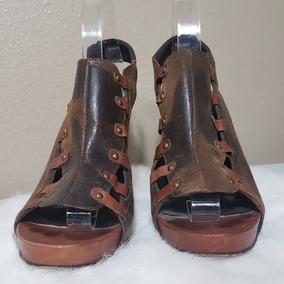 Donald Pliner Vishad Distressed Weathered Leather Strappy Heels-Size 10