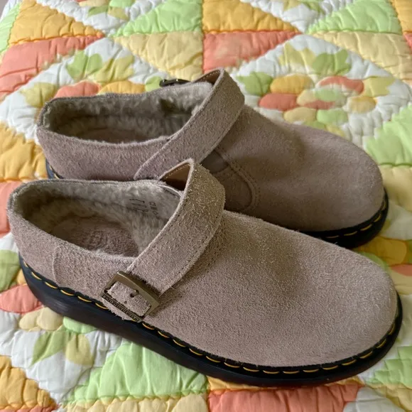 DR MARTENS FAUX SHEARING LINED SUEDE SLINGBACK MULES SIZE 8 FOR MEN SIZE 9W