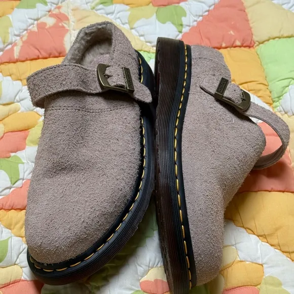 DR MARTENS FAUX SHEARING LINED SUEDE SLINGBACK MULES SIZE 8 FOR MEN SIZE 9W