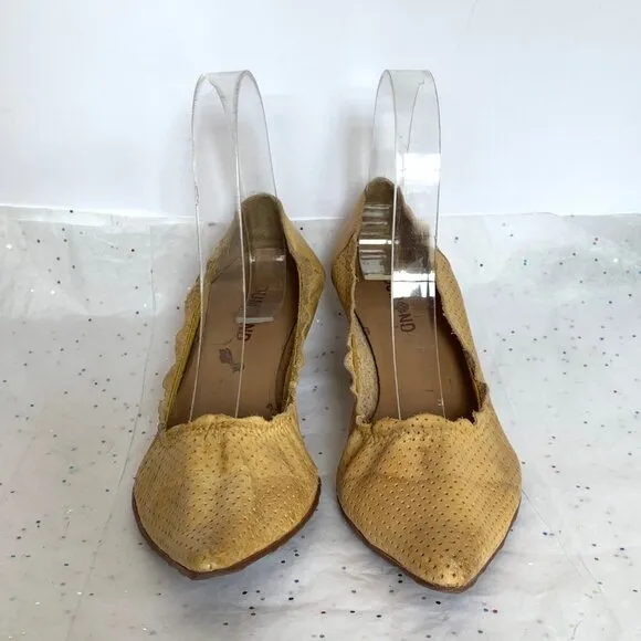 Dumond Yellow Perforated Y2K Elasticized Pointed toe Pumps Kitten Heels - Sz 6