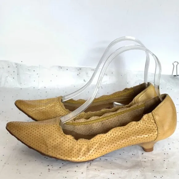 Dumond Yellow Perforated Y2K Elasticized Pointed toe Pumps Kitten Heels - Sz 6
