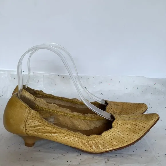 Dumond Yellow Perforated Y2K Elasticized Pointed toe Pumps Kitten Heels - Sz 6