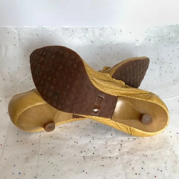 Dumond Yellow Perforated Y2K Elasticized Pointed toe Pumps Kitten Heels - Sz 6