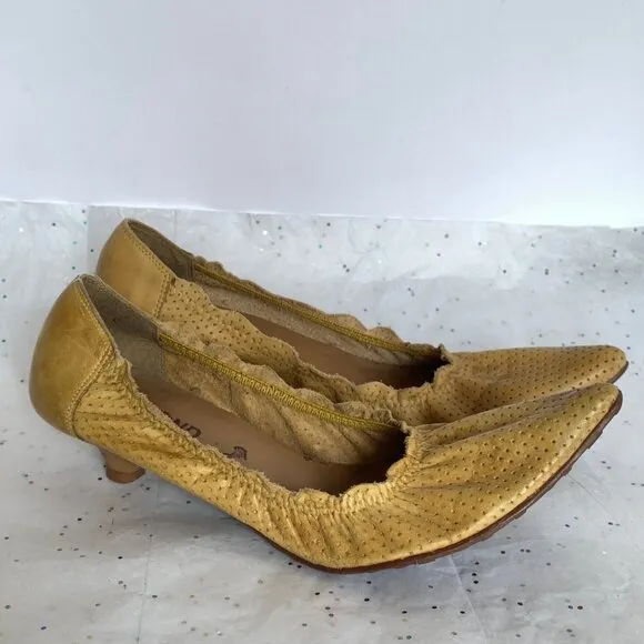 Dumond Yellow Perforated Y2K Elasticized Pointed toe Pumps Kitten Heels - Sz 6