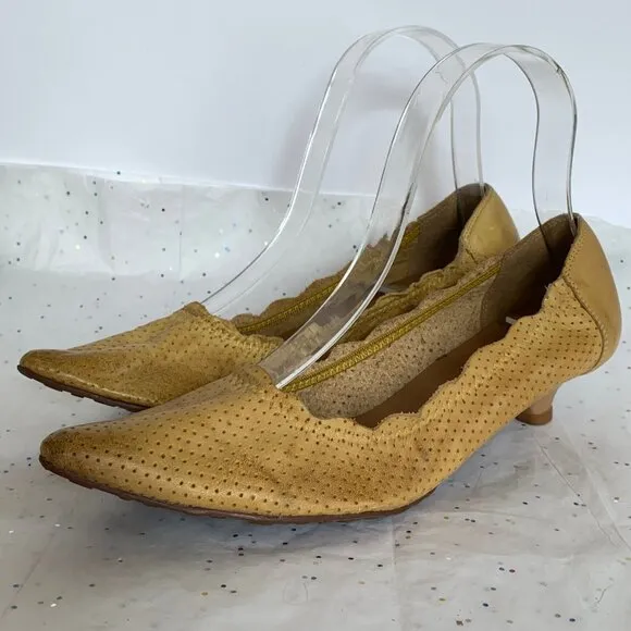 Dumond Yellow Perforated Y2K Elasticized Pointed toe Pumps Kitten Heels - Sz 6