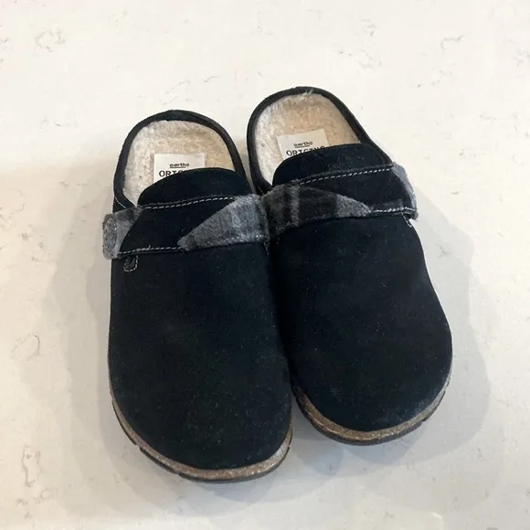 Earth Origins Black Suede Mules with Soft Fabric Upper and shearling lined bed