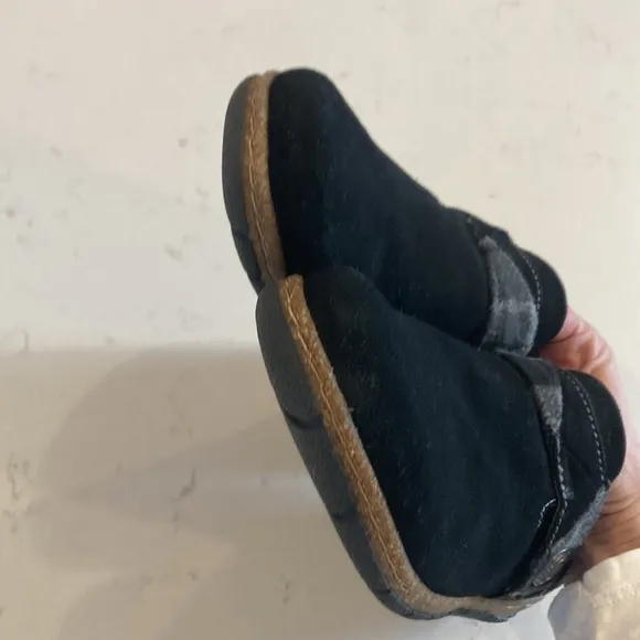 Earth Origins Black Suede Mules with Soft Fabric Upper and shearling lined bed