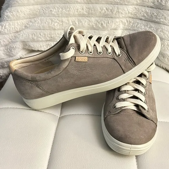 Ecco Gray Sneakers Soft Suede Low-Top/ ZIZE 7