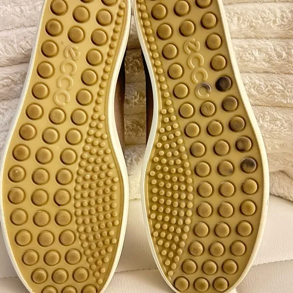 Ecco Gray Sneakers Soft Suede Low-Top/ ZIZE 7