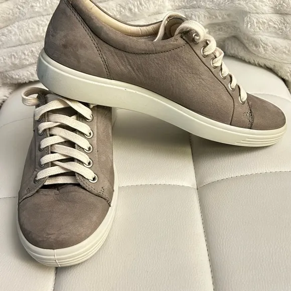 Ecco Gray Sneakers Soft Suede Low-Top/ ZIZE 7