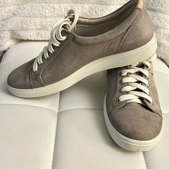 Ecco Gray Sneakers Soft Suede Low-Top/ ZIZE 7