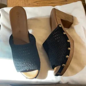 ERIC MICHAEL BLACK SUEDE MESH STUDDED  MULES. NEW