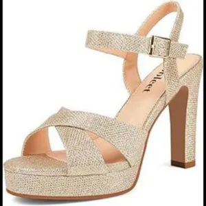 EUC Gold Strappy Platform, Size 7.5