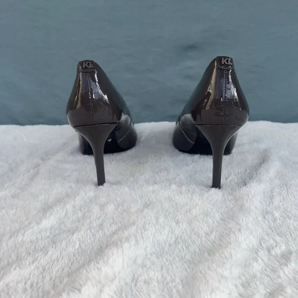 EUC Karl Lagerfeld Gray Stiletto Heels Classic Pointed Toe Size 9.5