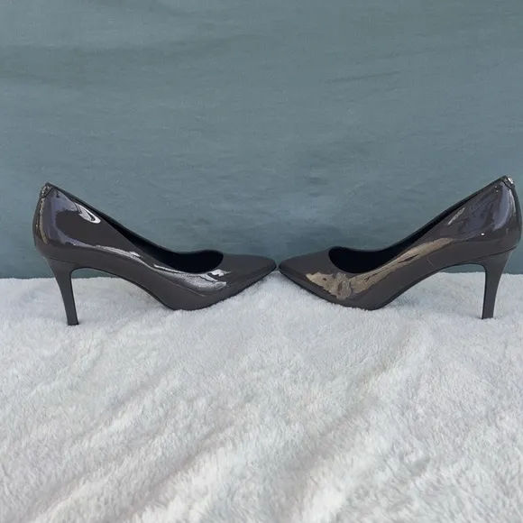 EUC Karl Lagerfeld Gray Stiletto Heels Classic Pointed Toe Size 9.5