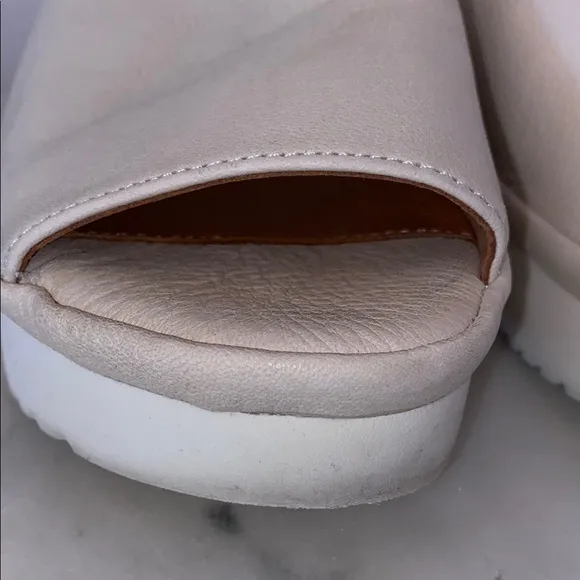 EUC L’AMOUR DES PIEDS Cream Genuine Leather Platform Mules Slip-Ons Peep Toe