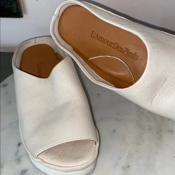 EUC L’AMOUR DES PIEDS Cream Genuine Leather Platform Mules Slip-Ons Peep Toe