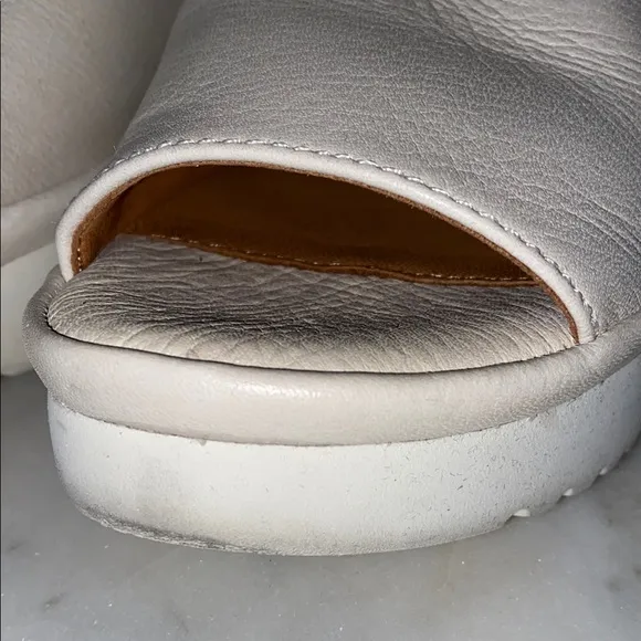 EUC L’AMOUR DES PIEDS Cream Genuine Leather Platform Mules Slip-Ons Peep Toe