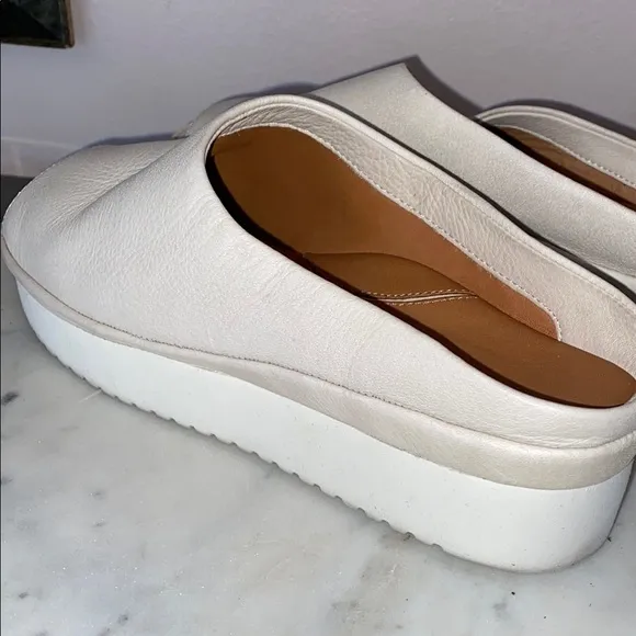 EUC L’AMOUR DES PIEDS Cream Genuine Leather Platform Mules Slip-Ons Peep Toe