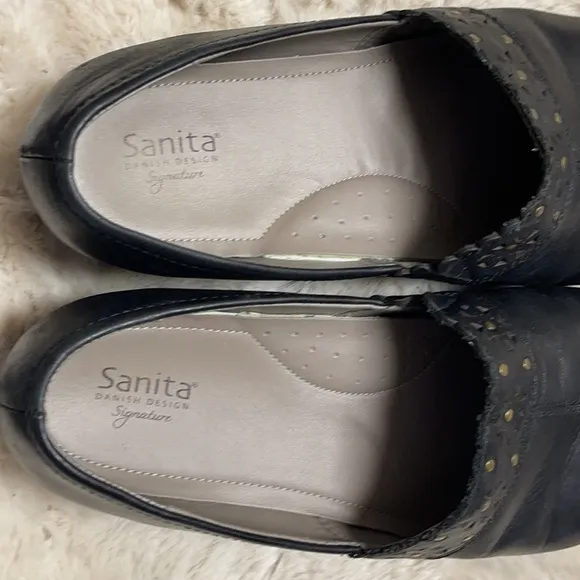 EUC Sanita Woman’s Signature Heeled Clogs Size 40 (US 9.5)