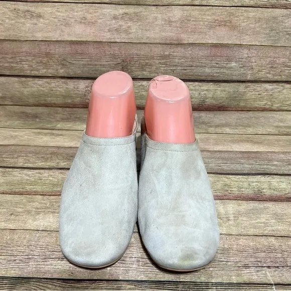Everlane Biege Suede Mules