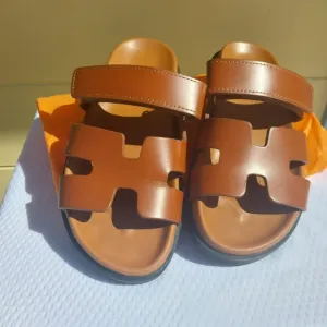 Fashion Chypre Leather Slides Gold