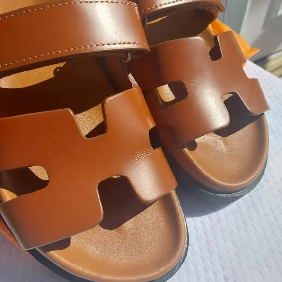 Fashion Chypre Leather Slides Gold