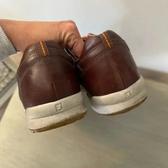 FootJoy Versaluxe Mens Size 10.5 M57253 Brown Leather Spikeless GolfShoes