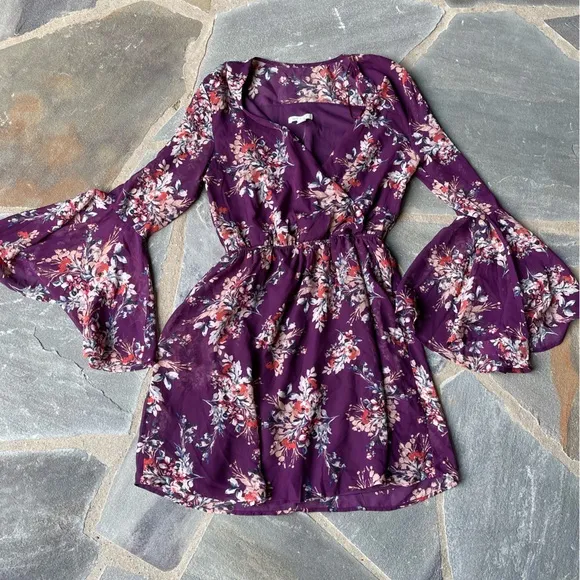 Francesca’s Bell Sleeved Floral Mini Dress