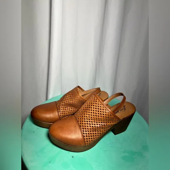 Free People Logan Clog | 39